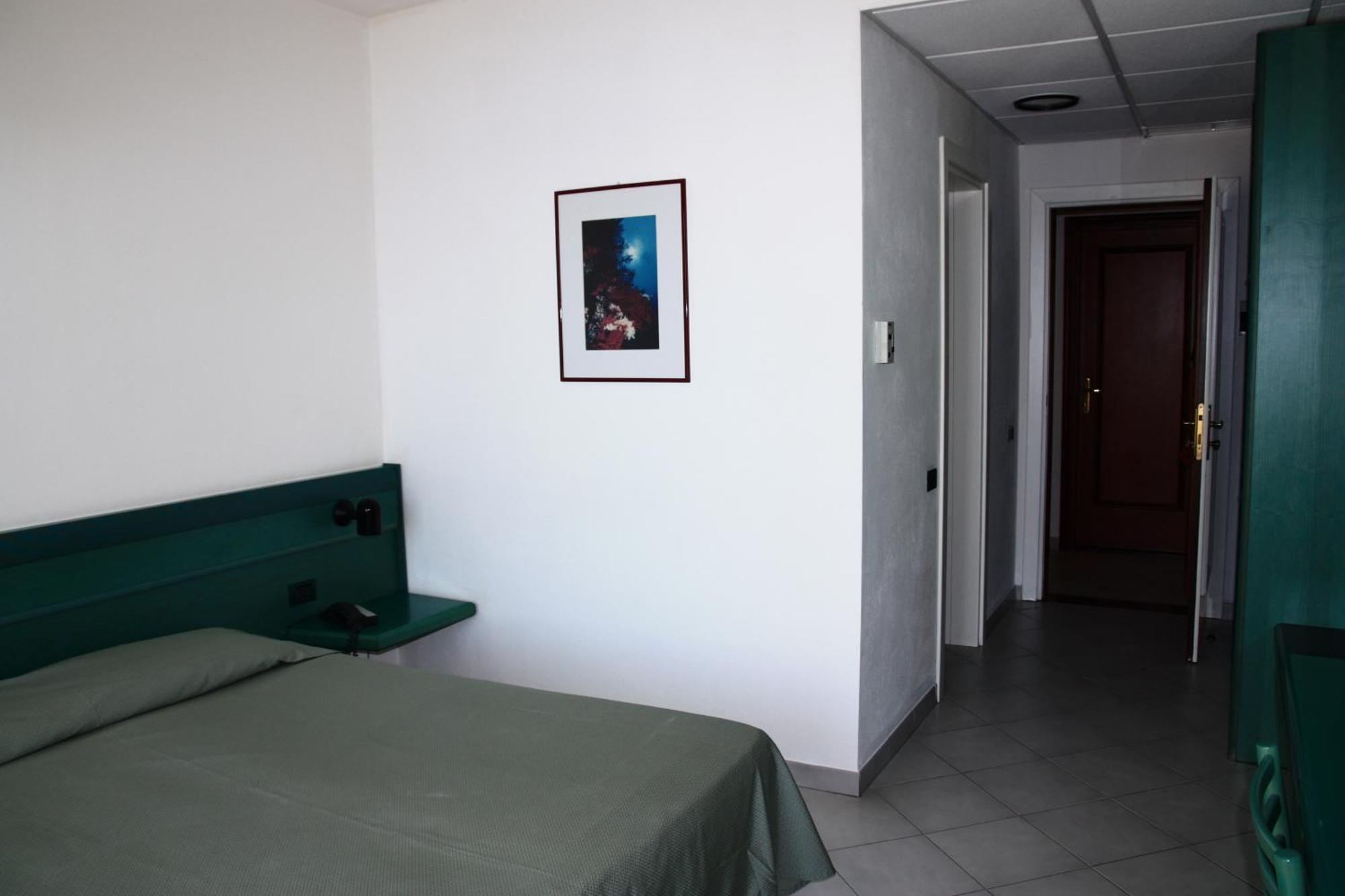 Hotel Miralonga La Maddalena  Eksteriør billede